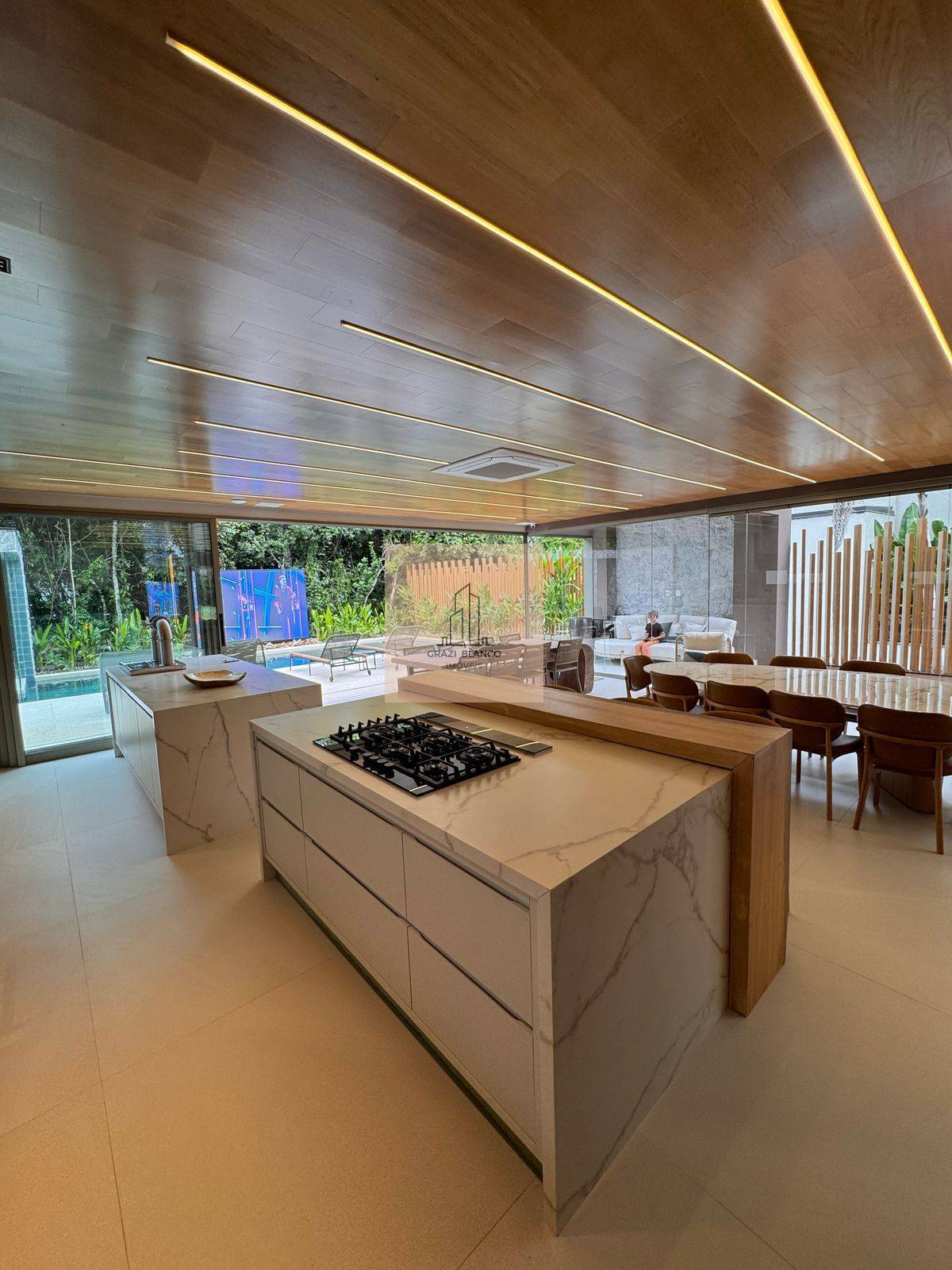 Casa de condomínio à venda, com 6 suítes, elevador, sala de cinema - Graziella Blanco Imóveis