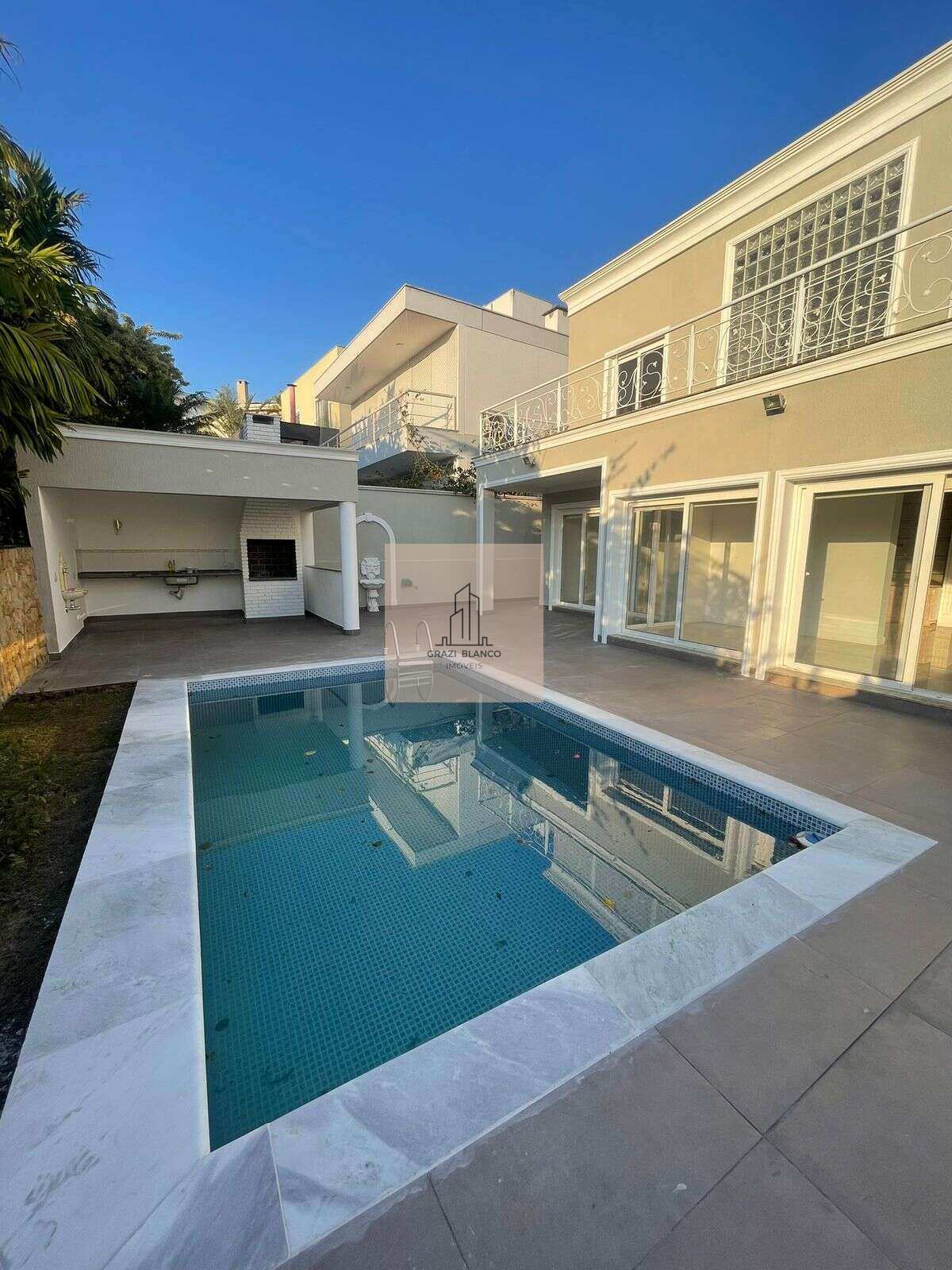 Casa reformada, no Condomínio Alphaville 9 em Santana de Parnaiba - Graziella Blanco Imóveis