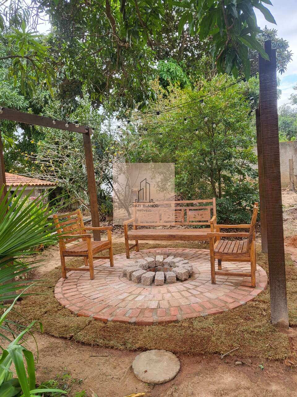 Chácara à venda com 1 quarto, 130m² - Portal Santiago,