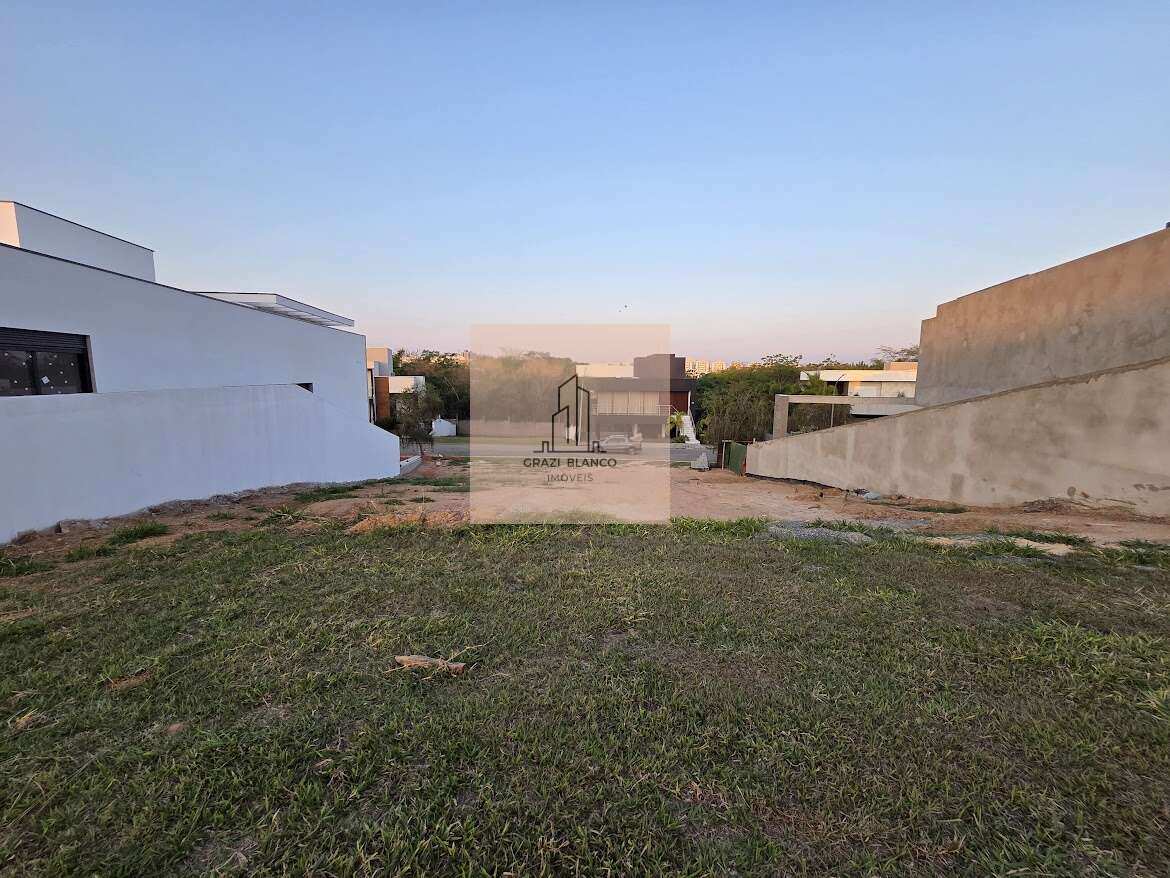Terreno em à venda, no Condomínio Alphaville Nova Esplanada, 561,16m² - Graziella Blanco Imóveis